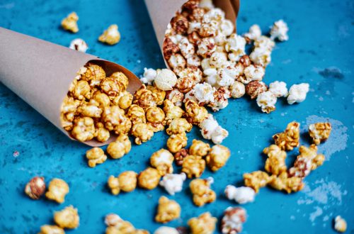 Amor-con-sabor-a-mantequilla_microrrelato-de-Akene-Quick_palomitas-tiradas-en-el-suelo